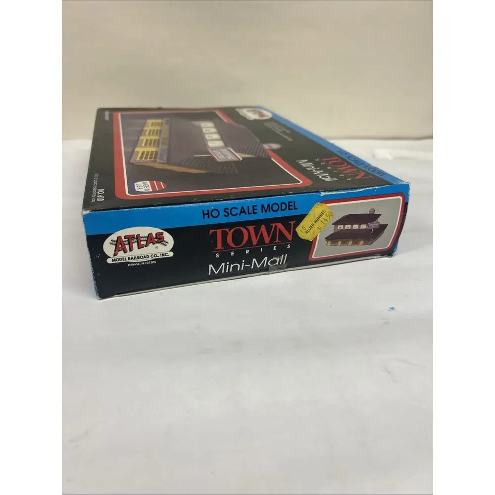 Atlas HO Scale 610 Town Series Mini Mall - Shopping Center Building Kit - NEW
